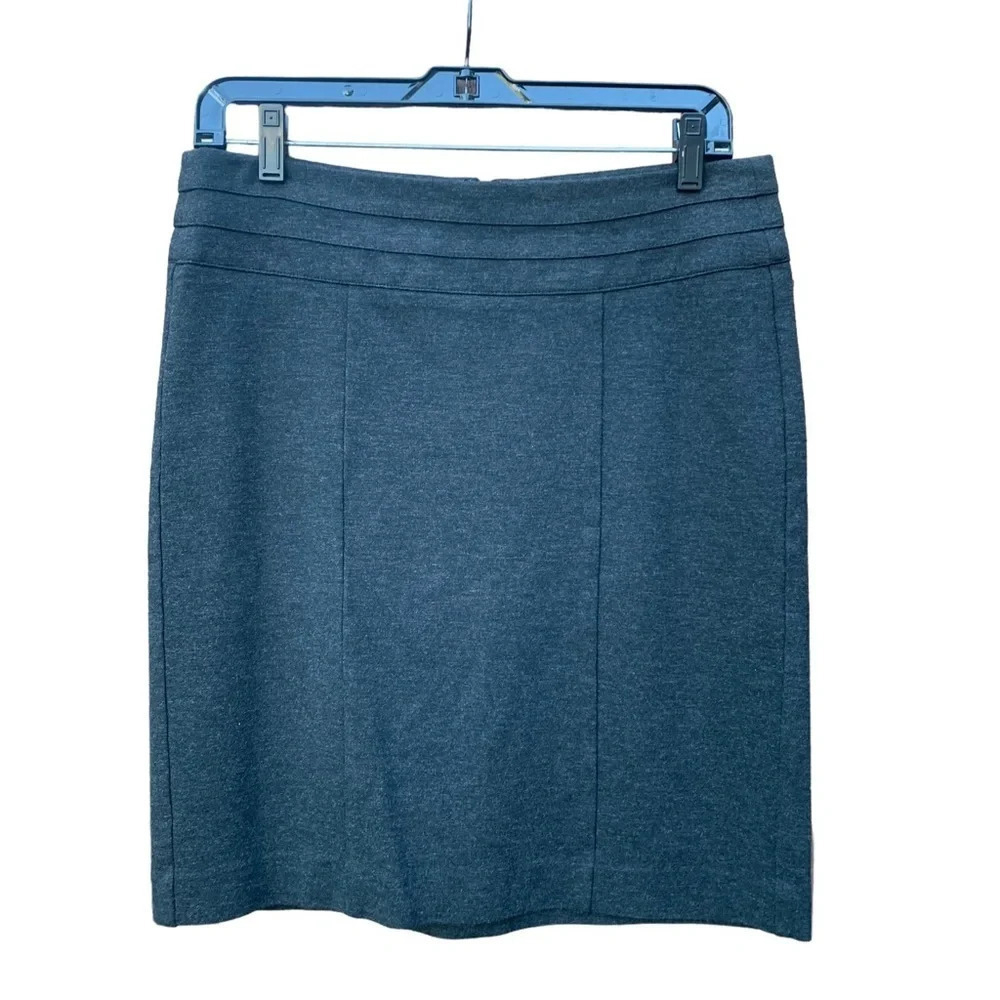 Cabi women's size 8 grey pencil skirt with zipper on back